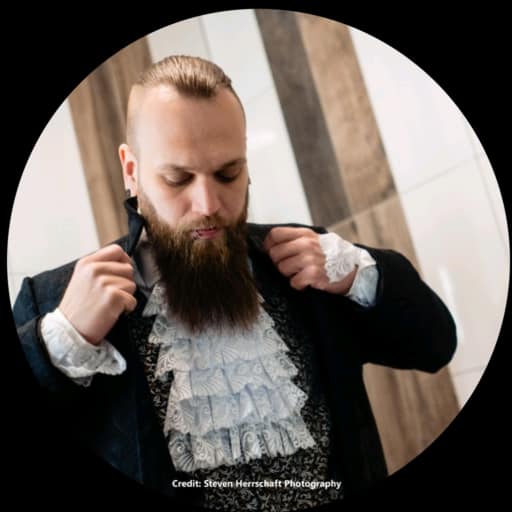 Foto vo n der Anprobe zur Hochzeit von Steven Herrschaft Photography als Profilbild